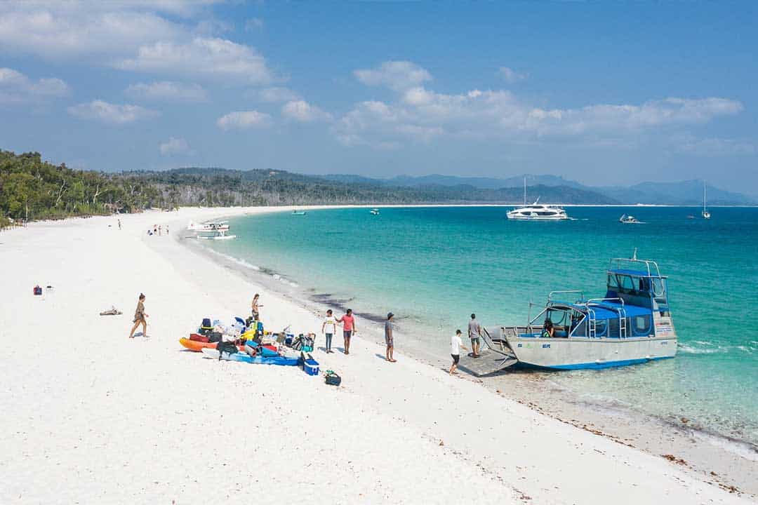 island taxi scamper dropping off campers at Whitehaven Beach