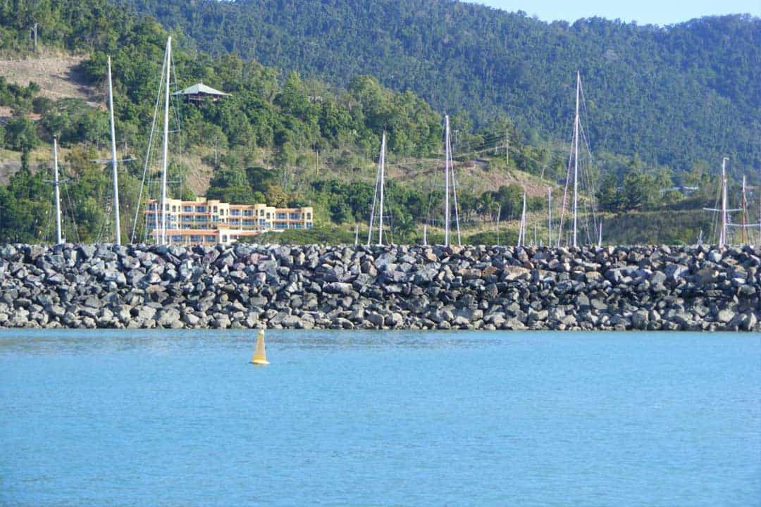 Rockwall fishing in Airlie Beach