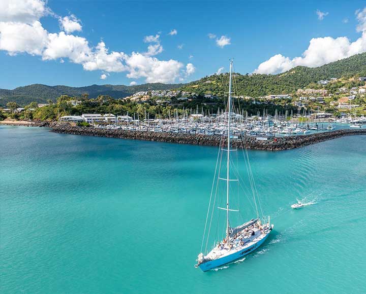 Prosail yacht sailing away from Airlie Beach